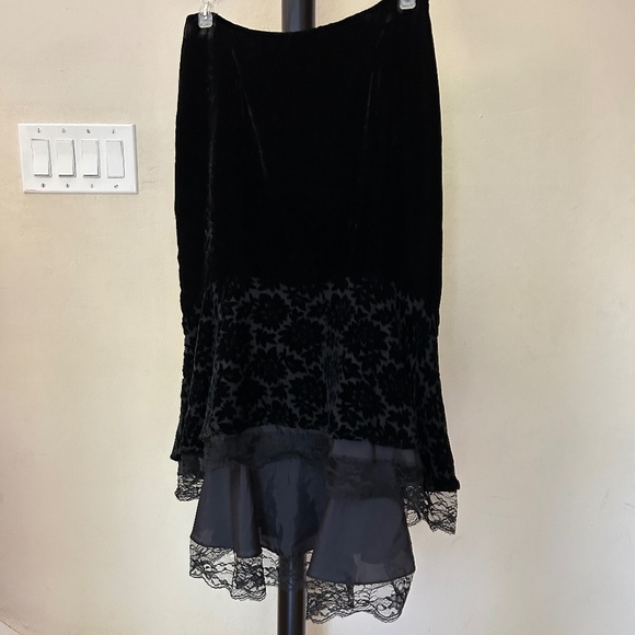 Black Silk Rayon Luxurious Velvet Patterned Laced Layered Skirt - Picture 1 of 13